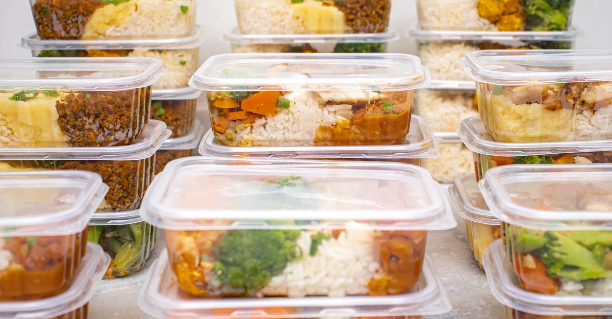 Ekonomiczne i odżywcze gotowanie: tanie źródła białka i meal prep – zdjęcie ilustrujące artykuł „Jak oszczędzić na jedzeniu? Sposoby na oszczędzanie na żyw