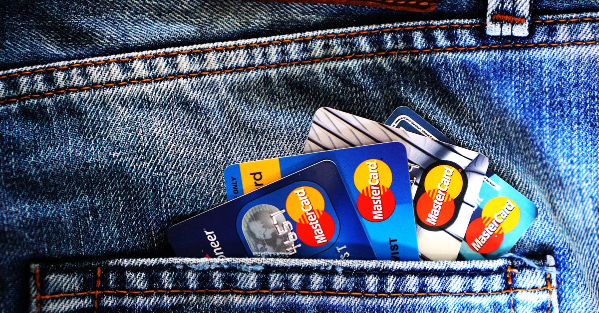 Odpowiedzialność finansowa i ustawowy limit 50 euro – zdjęcie ilustrujące artykuł „Zastrzeżenie a blokada karty płatniczej – co wybrać?”